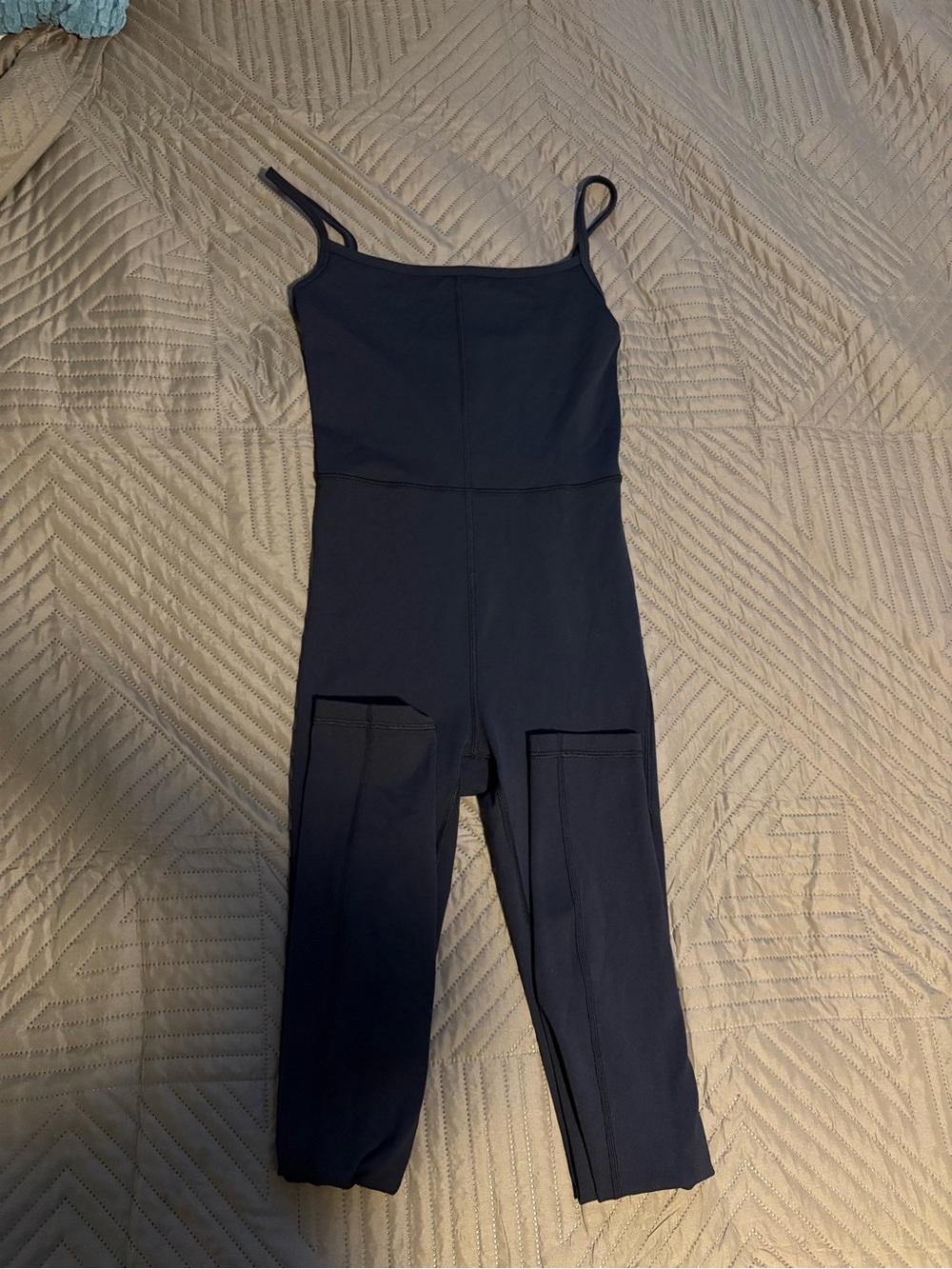 Aritzia Denim Forum Yoko High Rise Slim Ripped Jeans – Size 26